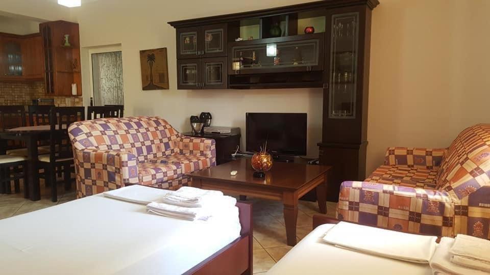Vita Apartment - Spacious Garden And Balcony 5 Min To Beach & Center Ksamil Exterior photo