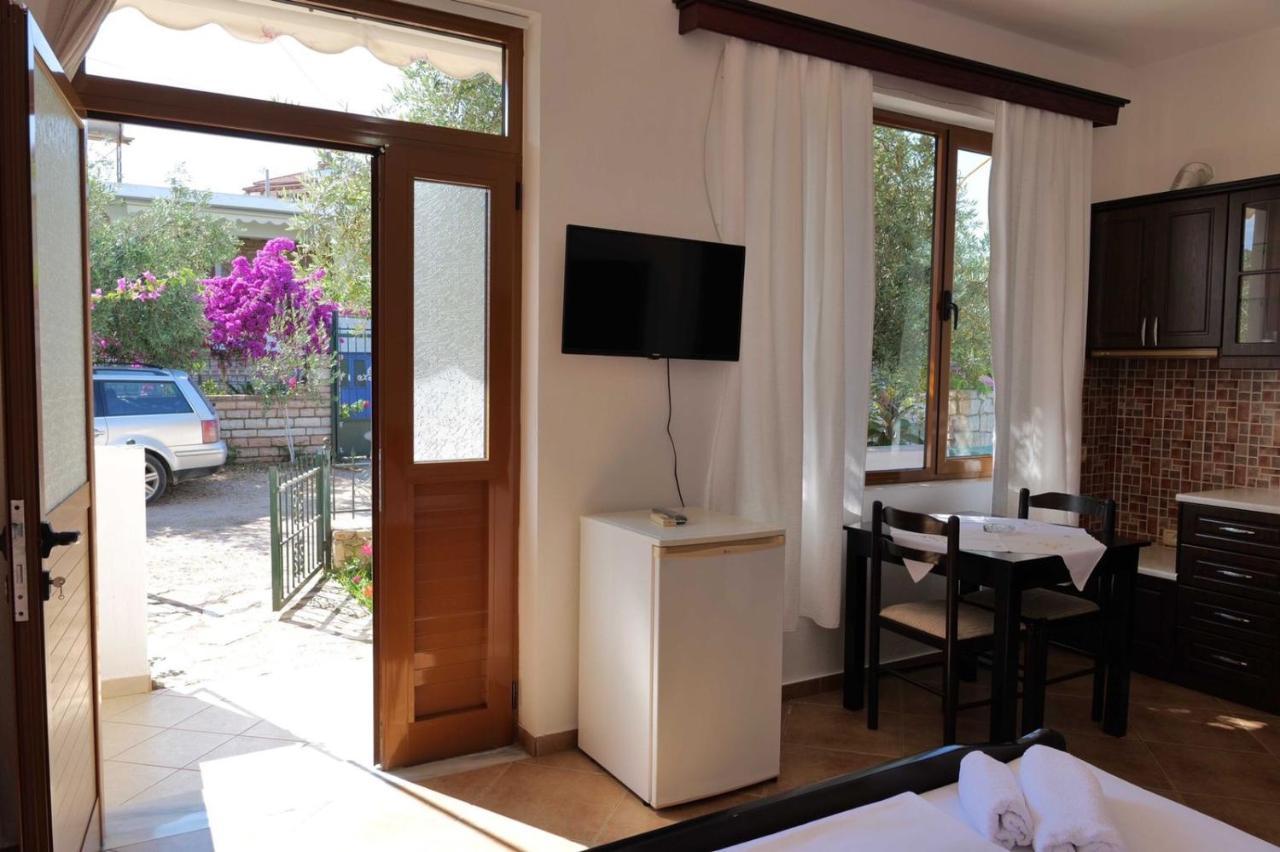 Vita Apartment - Spacious Garden And Balcony 5 Min To Beach & Center Ksamil Exterior photo