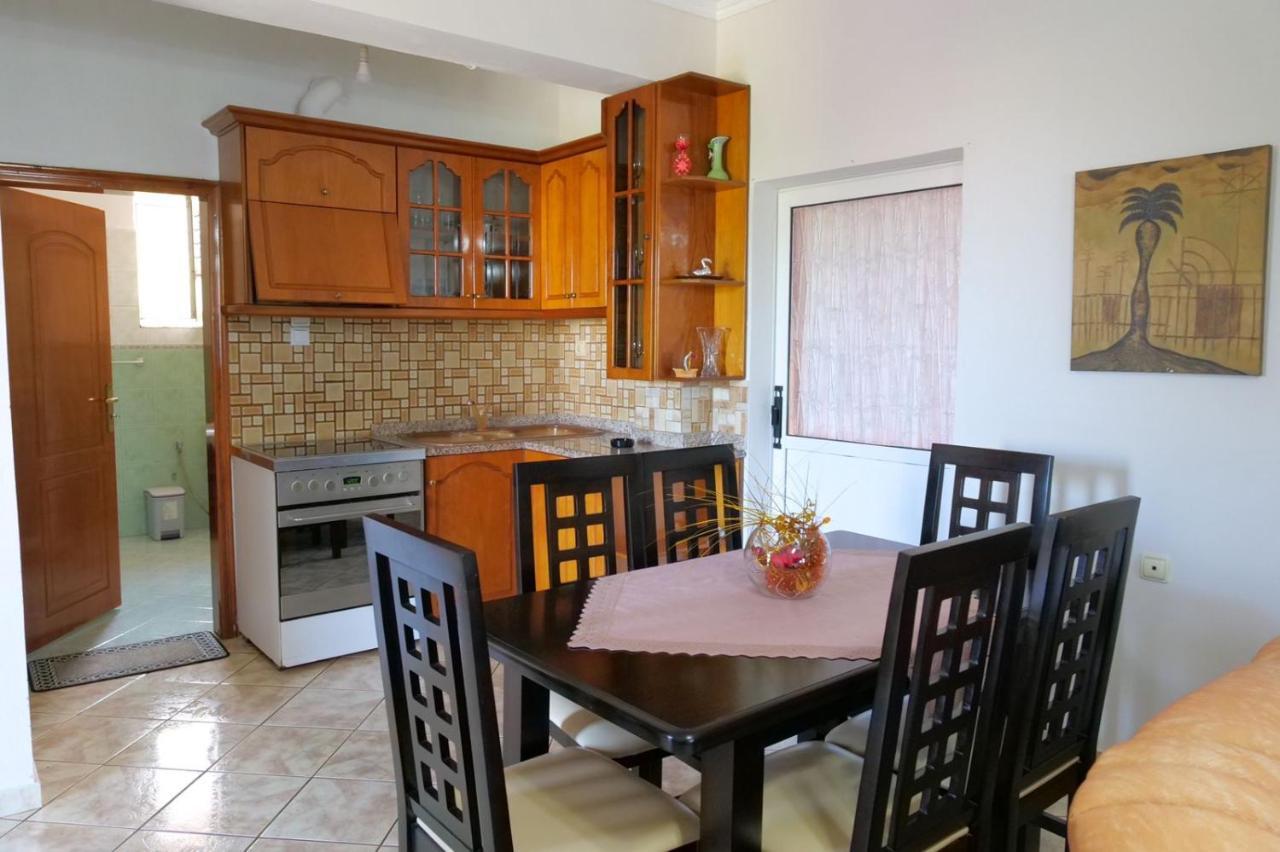 Vita Apartment - Spacious Garden And Balcony 5 Min To Beach & Center Ksamil Exterior photo