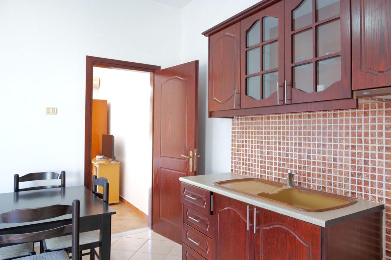 Vita Apartment - Spacious Garden And Balcony 5 Min To Beach & Center Ksamil Exterior photo
