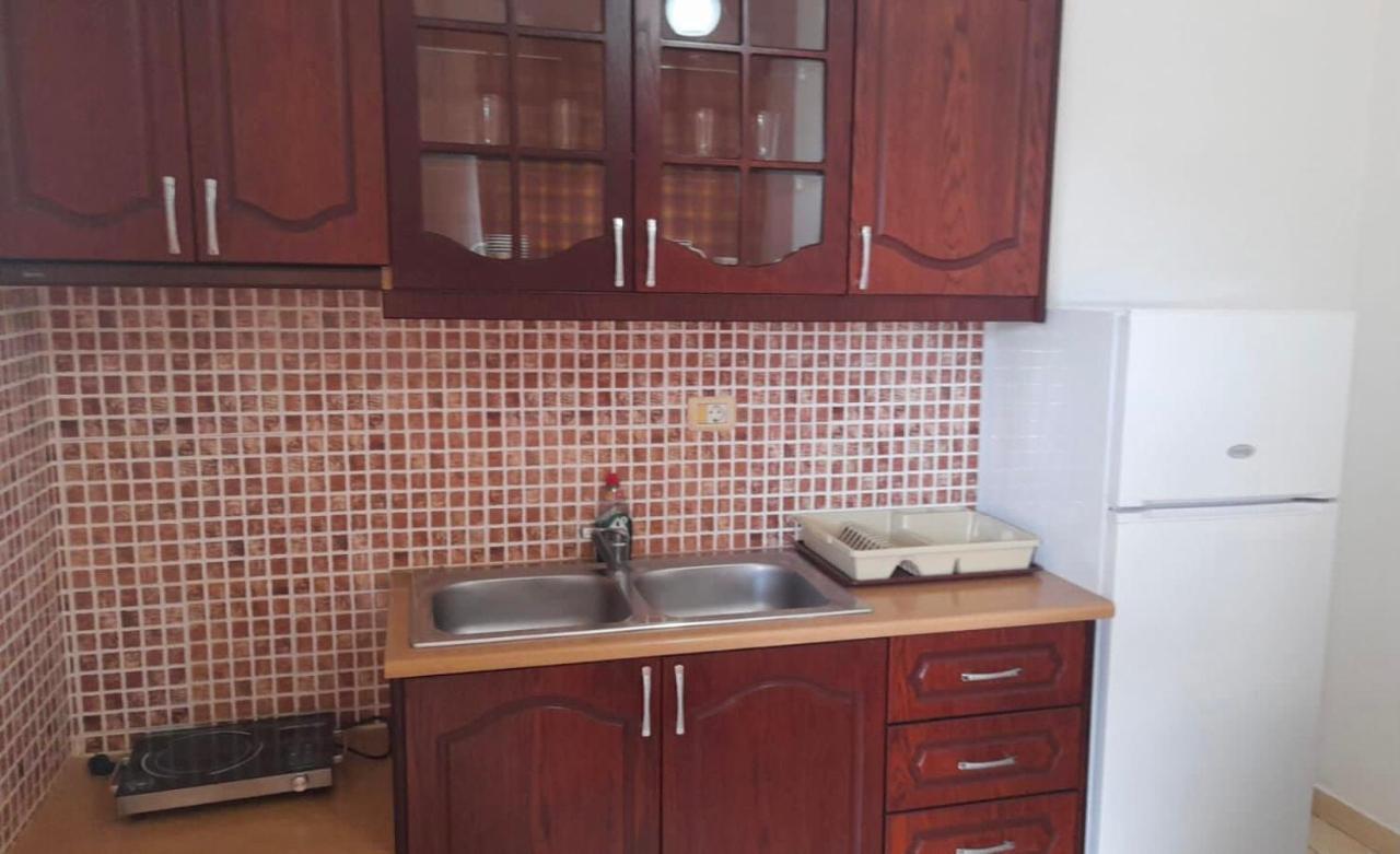 Vita Apartment - Spacious Garden And Balcony 5 Min To Beach & Center Ksamil Exterior photo
