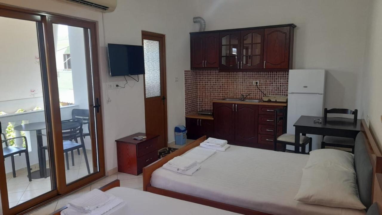 Vita Apartment - Spacious Garden And Balcony 5 Min To Beach & Center Ksamil Exterior photo
