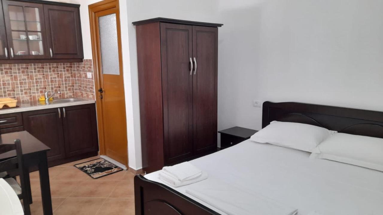 Vita Apartment - Spacious Garden And Balcony 5 Min To Beach & Center Ksamil Exterior photo