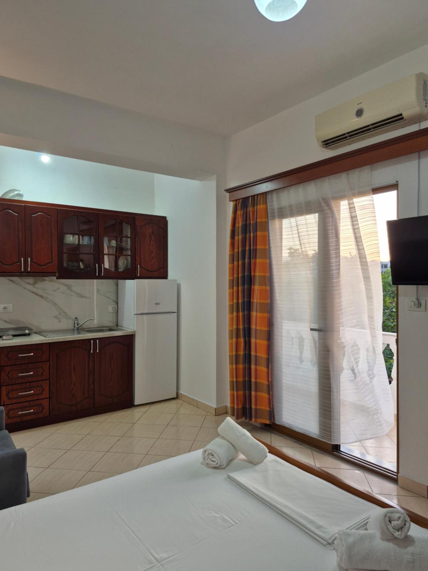 Vita Apartment - Spacious Garden And Balcony 5 Min To Beach & Center Ksamil Exterior photo